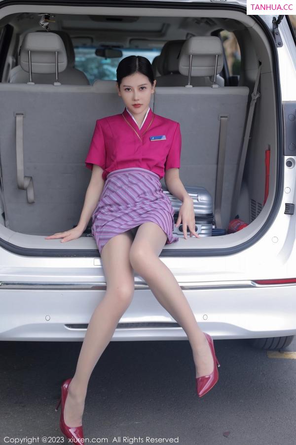 尹甜甜  [XiuRen]高清写真图 2023.04.12 No.6561 尹甜甜 制服丝袜第12张图片